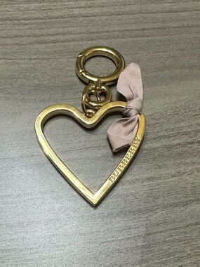 BURBERRY NEW IN BOX LIMITED EDITION GOLD HEART BAG CHARM